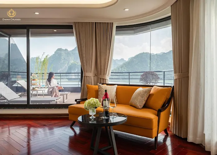 Botel Diana Cruises Bay - Luxury By Venus Group Ha Long