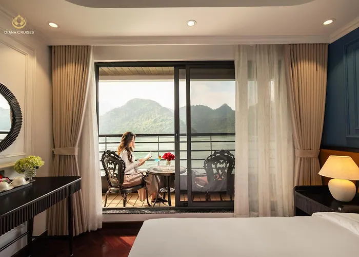 Botel Diana Cruises Bay - Luxury By Venus Group Ha Long