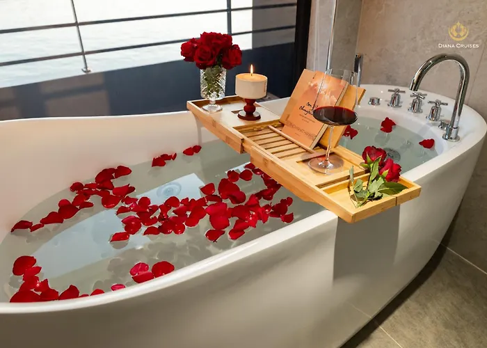 Hotel en barco Diana Cruises Bay - Luxury By Venus Group 5*
