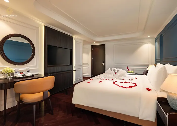 Diana Cruises Bay - Luxury By Venus Group Hotel en barco Ha Long