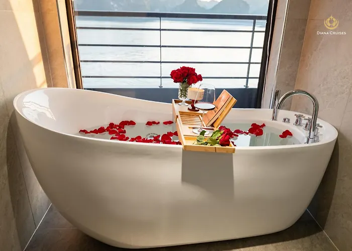 Botel Diana Cruises Bay - Luxury By Venus Group 5*