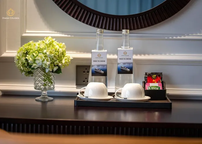 Diana Cruises Bay - Luxury By Venus Group Hotel en barco Ha Long