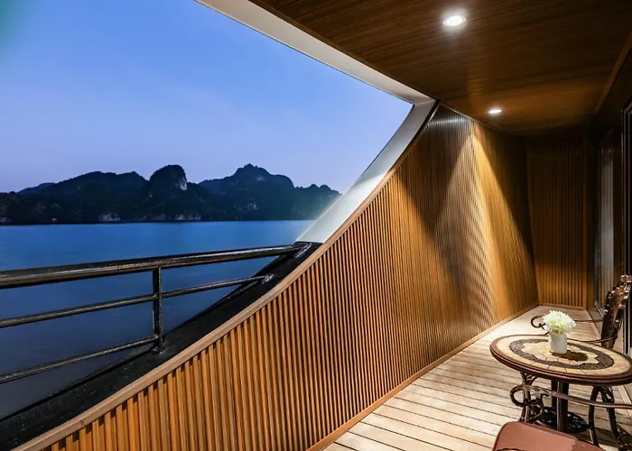 Botel Diana Cruises Bay - Luxury By Venus Group Ha Long
