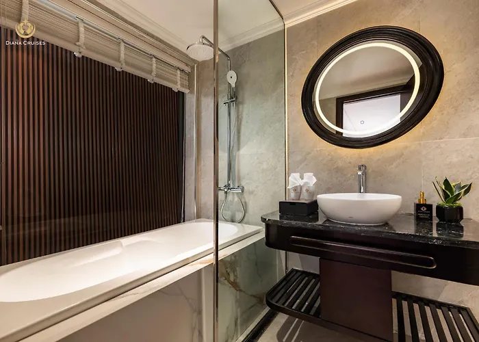 Diana Cruises Bay - Luxury By Venus Group Botel