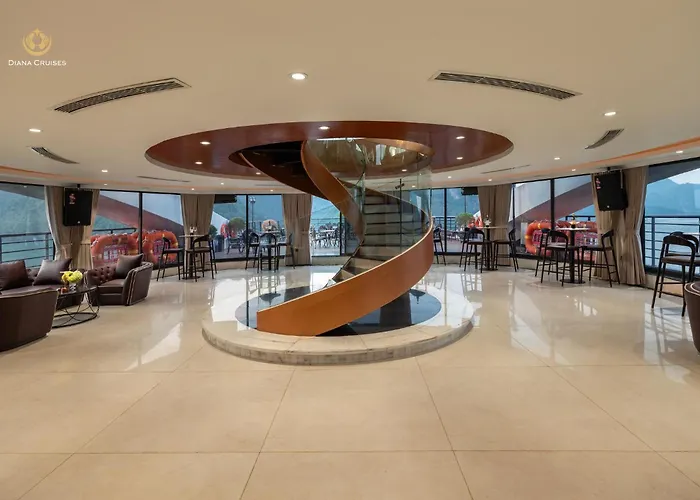 Diana Cruises Bay - Luxury By Venus Group Botel