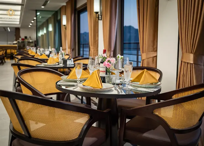 Botel Diana Cruises Bay - Luxury By Venus Group Ha Long