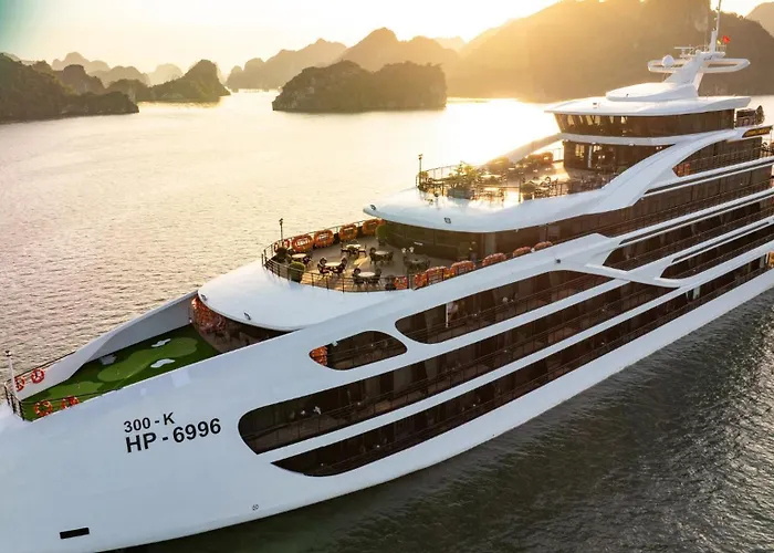 Botel Diana Cruises Bay - Luxury By Venus Group 5*